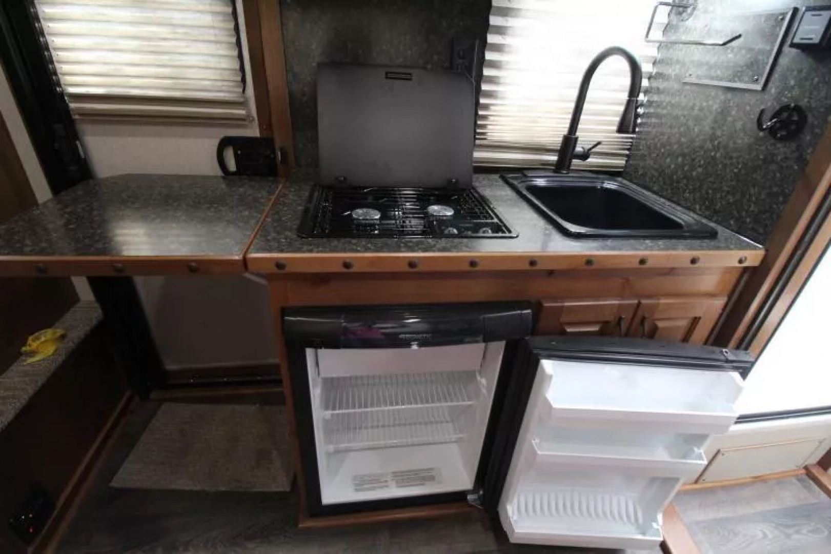 Used 2023 Trails West Classic 10x10 Living Quarters 3 Horse Trailer