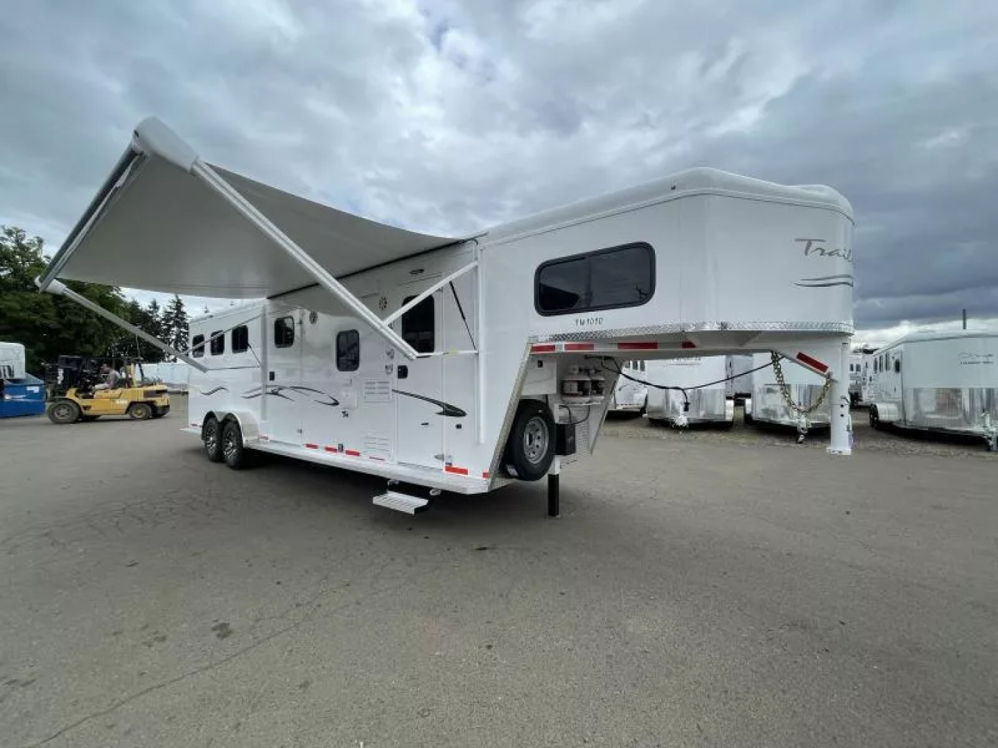 Used 2023 Trails West Classic 10x10 Living Quarters 3 Horse Trailer