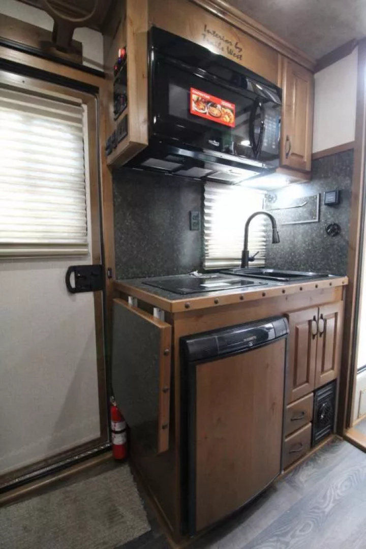 Used 2023 Trails West Classic 10x10 Living Quarters 3 Horse Trailer