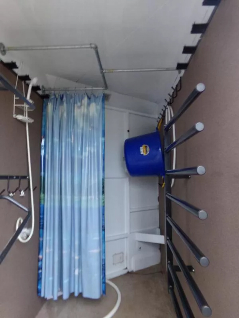 Used 2009 Trails West Sierra 2 Horse GN-Midtack Conversion Partial LQ-Sink/Stovetop/Fridge/Freezer/Shower Area/Pass-Thru Door