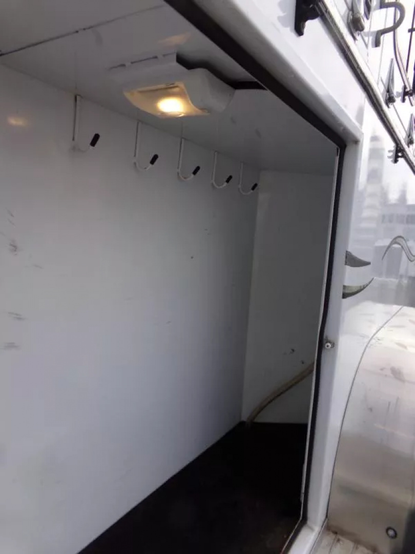 Used 2009 Trails West Sierra 2 Horse GN-Midtack Conversion Partial LQ-Sink/Stovetop/Fridge/Freezer/Shower Area/Pass-Thru Door