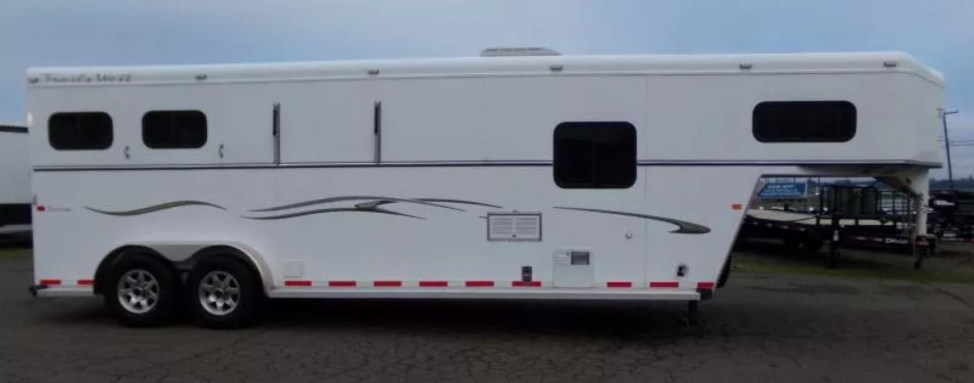 Used 2009 Trails West Sierra 2 Horse GN-Midtack Conversion Partial LQ-Sink/Stovetop/Fridge/Freezer/Shower Area/Pass-Thru Door