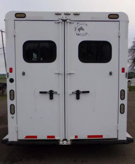 Used 2009 Trails West Sierra 2 Horse GN-Midtack Conversion Partial LQ-Sink/Stovetop/Fridge/Freezer/Shower Area/Pass-Thru Door