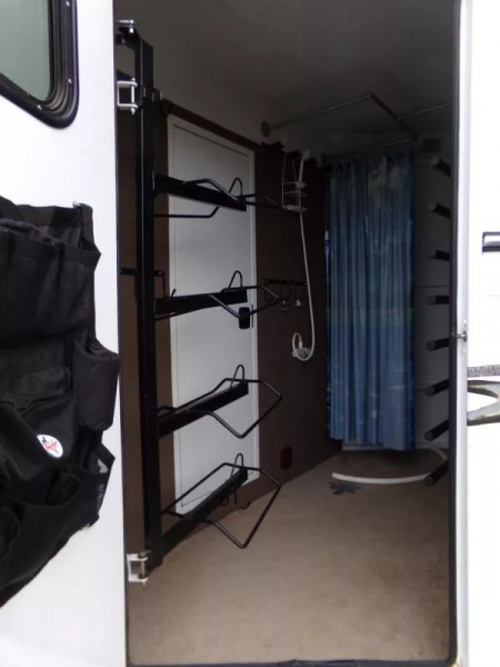 Used 2009 Trails West Sierra 2 Horse GN-Midtack Conversion Partial LQ-Sink/Stovetop/Fridge/Freezer/Shower Area/Pass-Thru Door