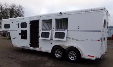 Used 2009 Trails West Sierra 2 Horse GN-Midtack Conversion Partial LQ-Sink/Stovetop/Fridge/Freezer/Shower Area/Pass-Thru Door