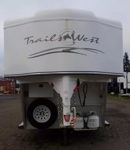 Used 2009 Trails West Sierra 2 Horse GN-Midtack Conversion Partial LQ-Sink/Stovetop/Fridge/Freezer/Shower Area/Pass-Thru Door