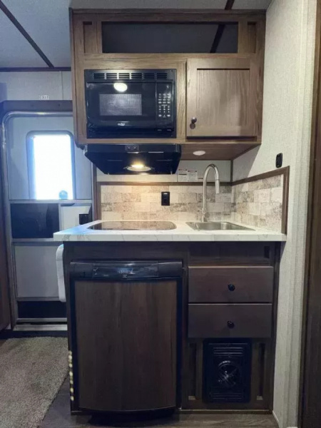 New 2026 Bison Ranger 7308 - 8' SW LQ -Sofa- Lined & Insulated Horse Area Ceiling