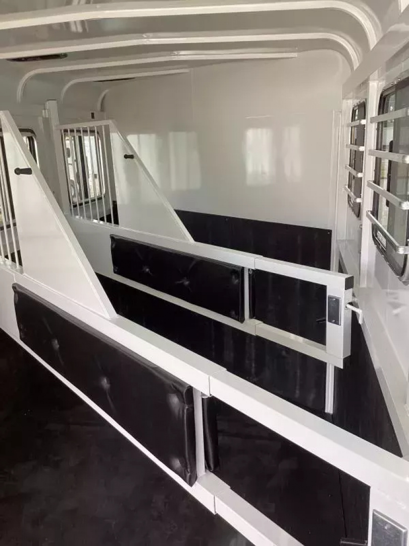 New 2026 Thuro-Bilt Liberty 7'6" Tall-4 Horse Trailer-Adjustable Dividers-1' Added Length Horse Trailer