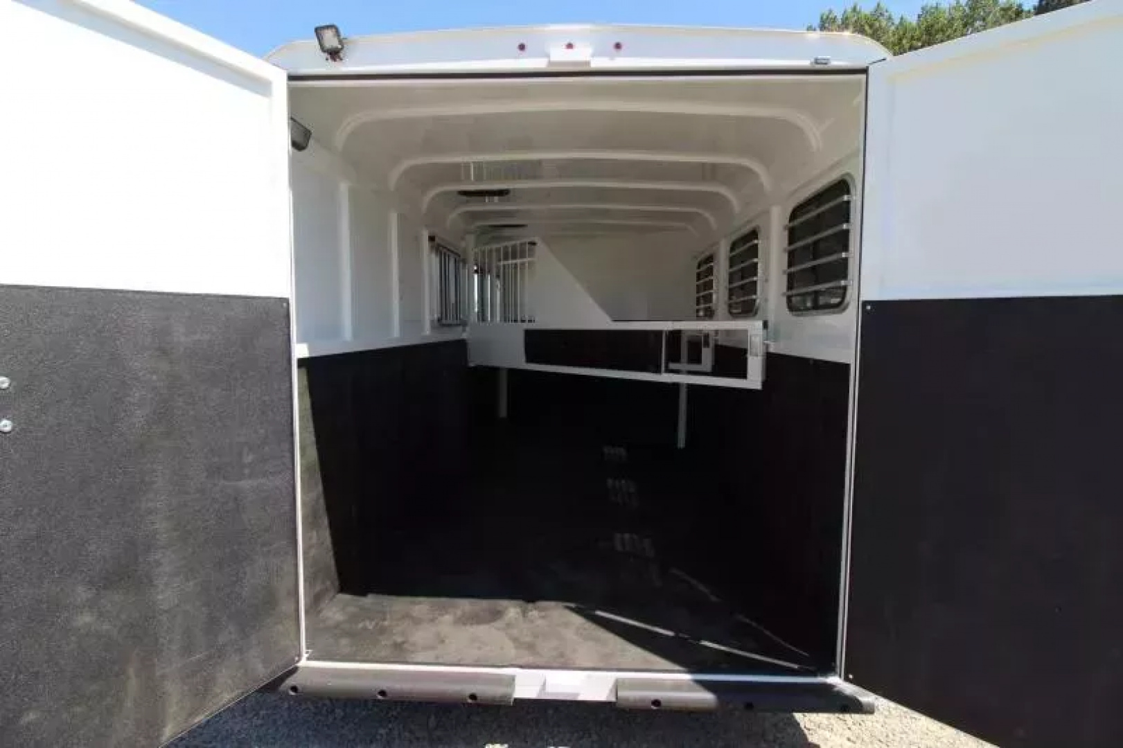 New 2026 Thuro-Bilt Renegade 3 Horse Trailer- 1' added length- Extra Divider Catch Horse Trailer