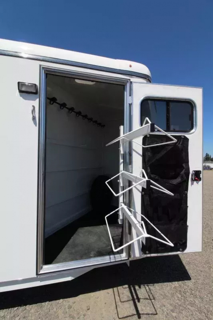 New 2026 Thuro-Bilt Renegade 3 Horse Trailer- 1' added length- Extra Divider Catch Horse Trailer