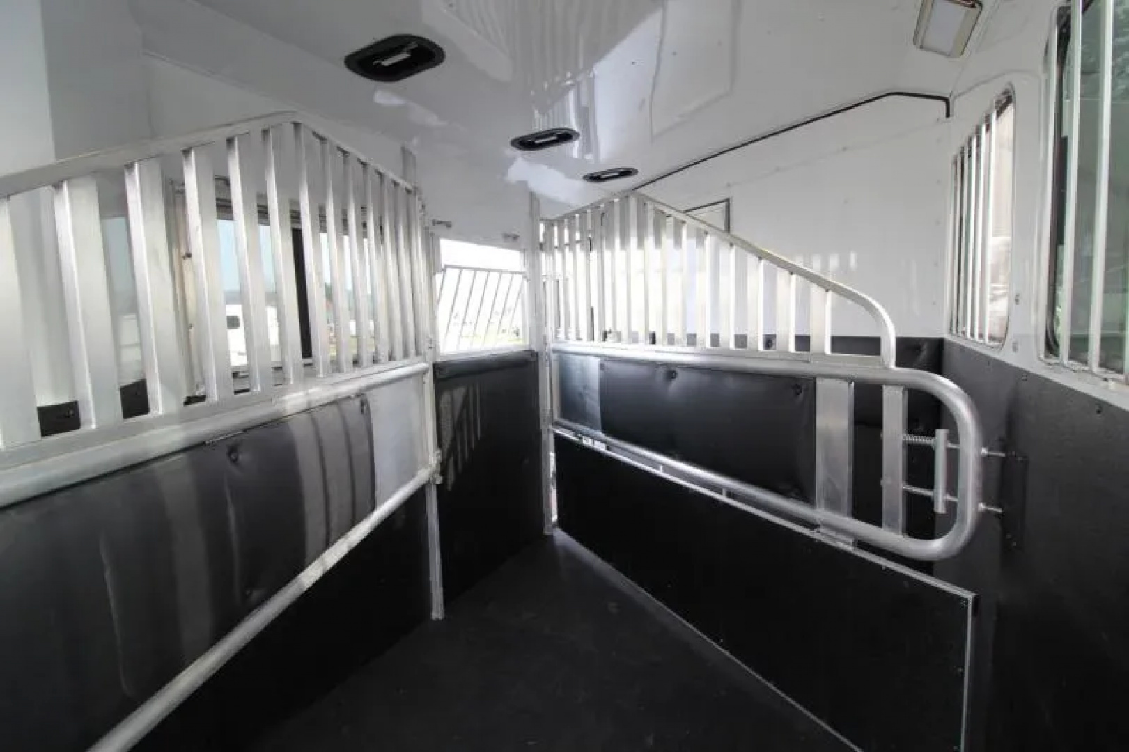 Used 2021 Merhow Next Gen 11' SW LQ w/ Slide Out -3 Horse Trailer - Stud Wall - Escape Door