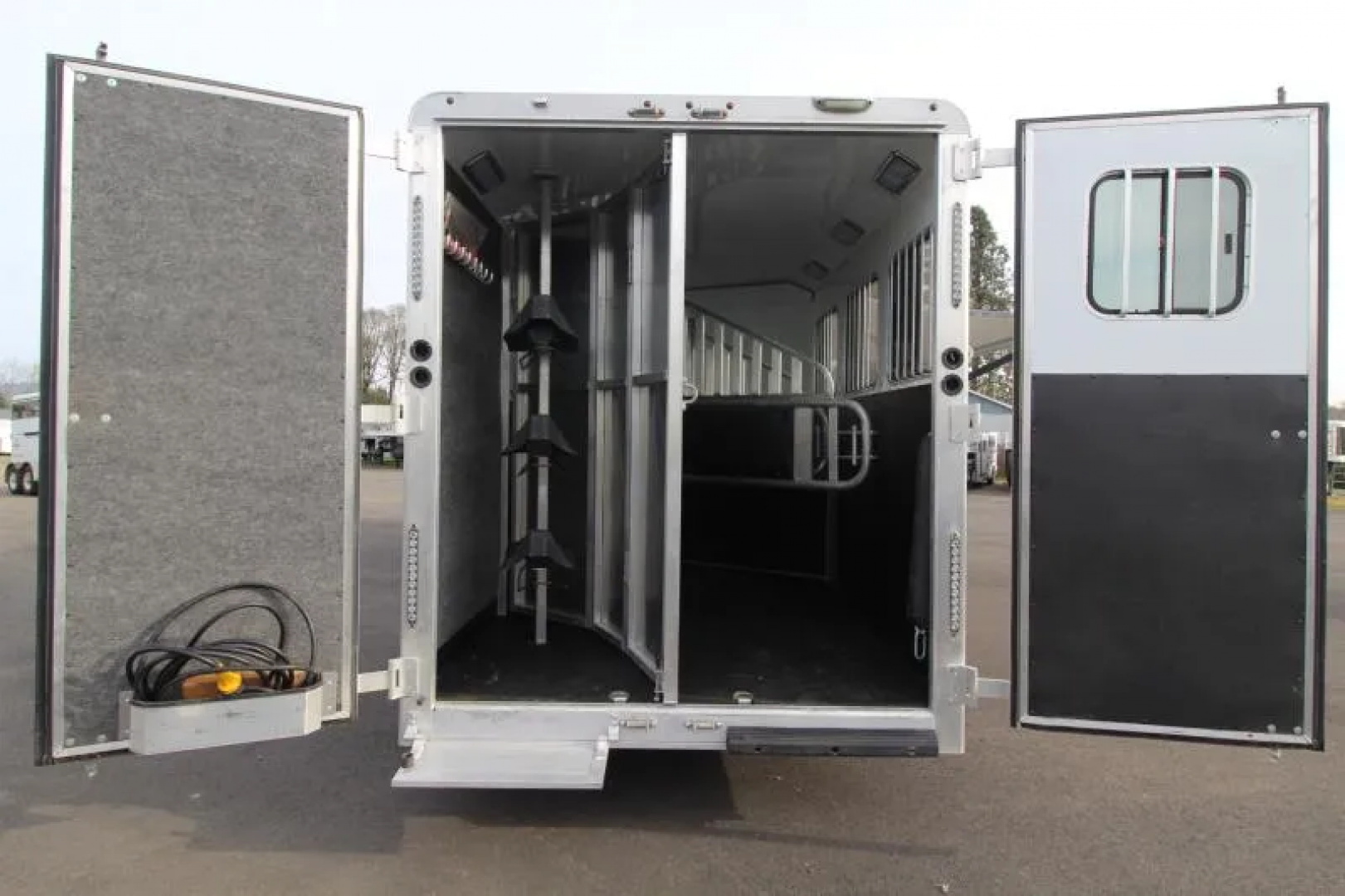 Used 2021 Merhow Next Gen 11' SW LQ w/ Slide Out -3 Horse Trailer - Stud Wall - Escape Door