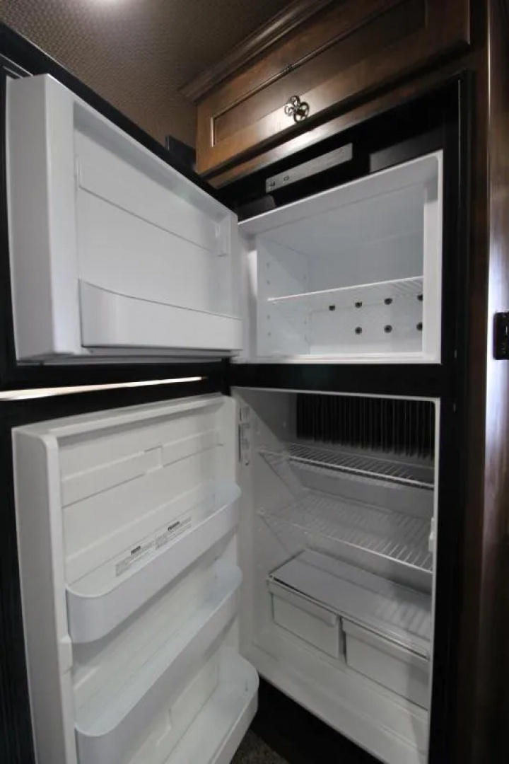 Used 2021 Merhow Next Gen 11' SW LQ w/ Slide Out -3 Horse Trailer - Stud Wall - Escape Door