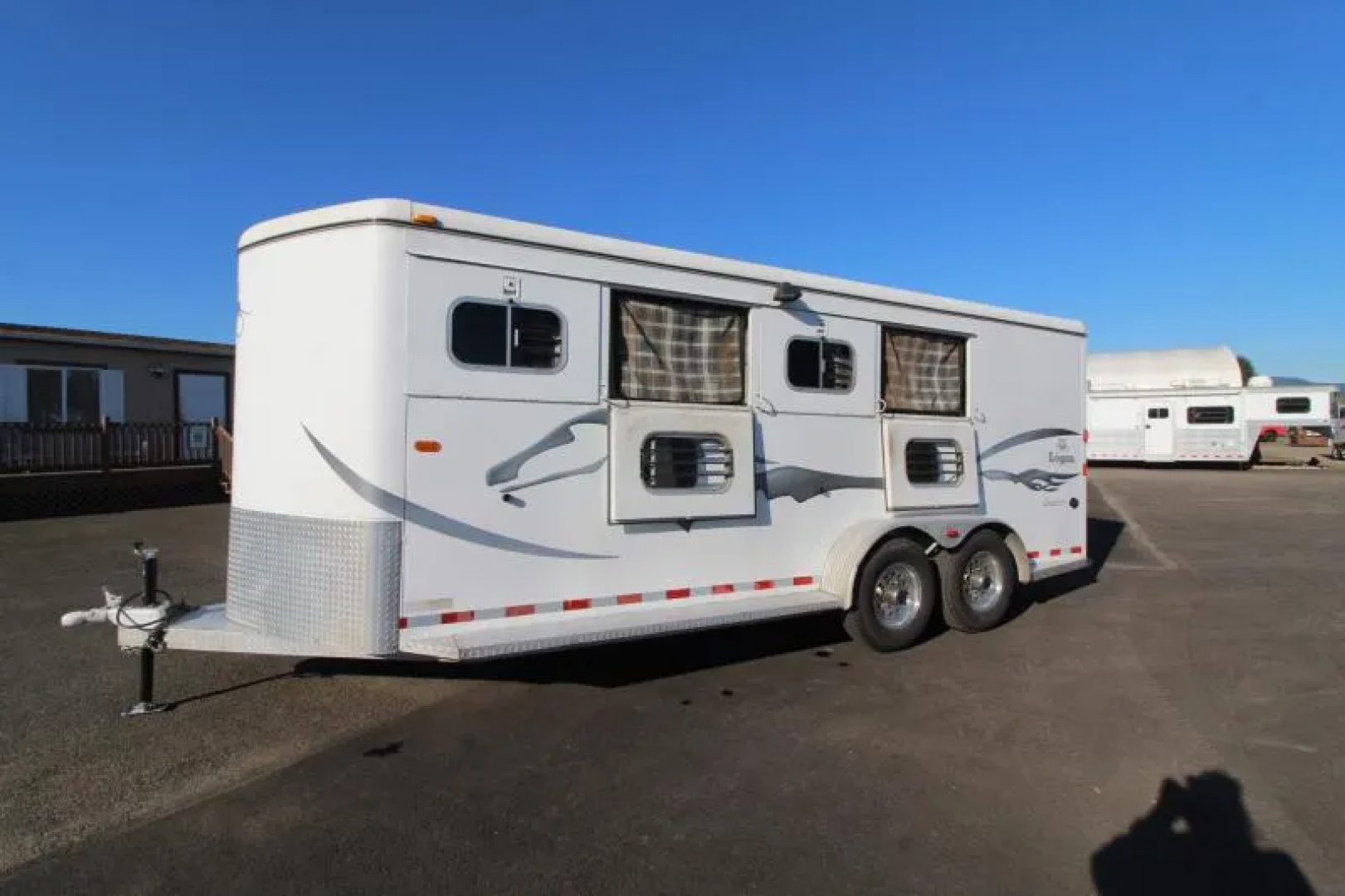 Used 2003 Logan Coach Qualifier 100X Horse Trailer