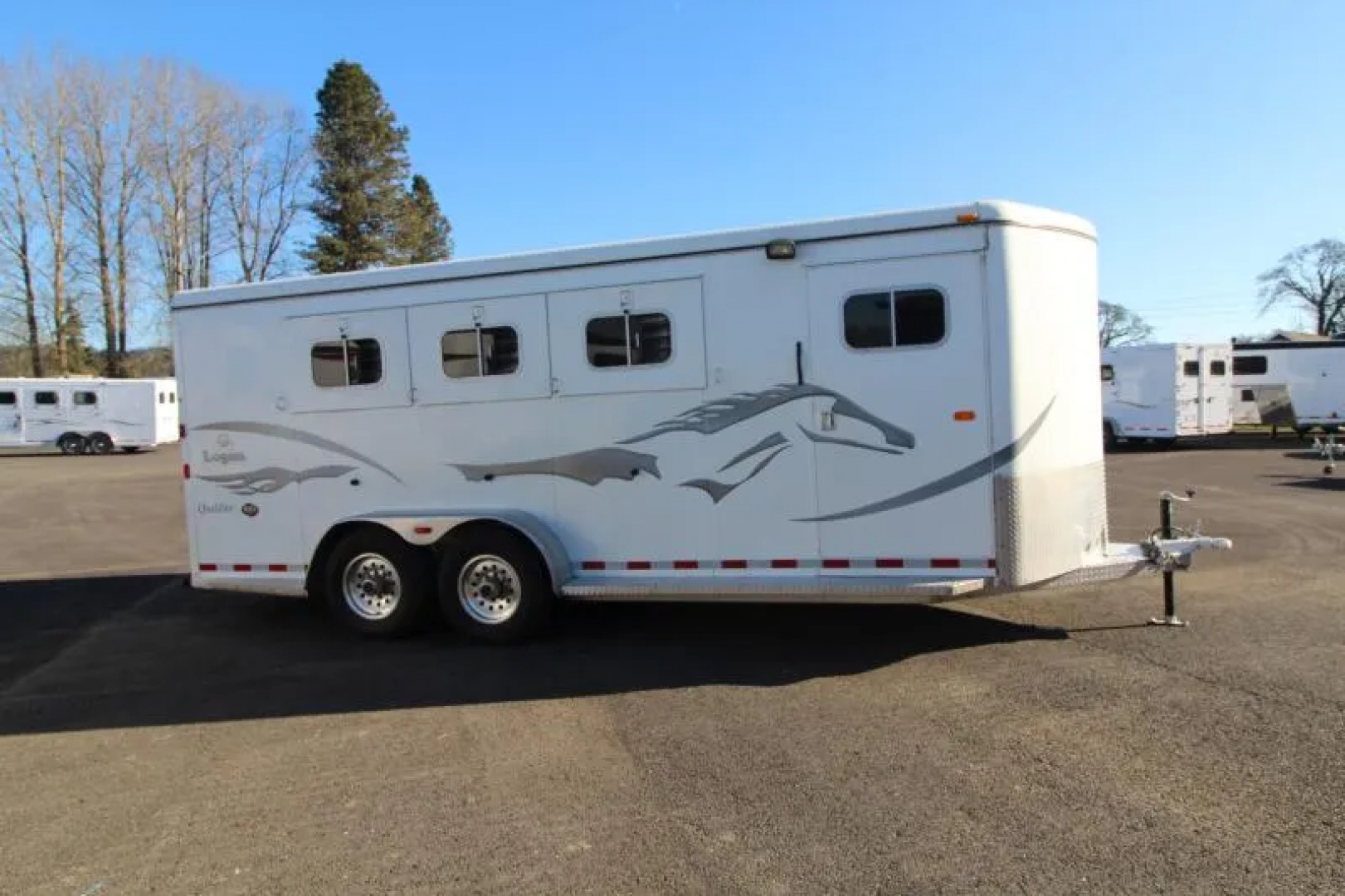 Used 2003 Logan Coach Qualifier 100X Horse Trailer