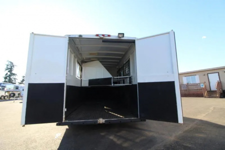 Used 2003 Logan Coach Qualifier 100X Horse Trailer