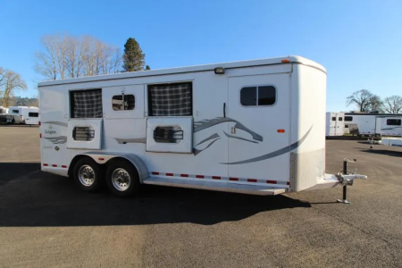 Used 2003 Logan Coach Qualifier 100X Horse Trailer
