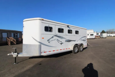 Used 2003 Logan Coach Qualifier 100X Horse Trailer