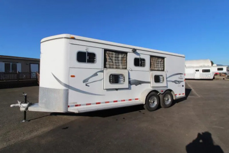 Used 2003 Logan Coach Qualifier 100X Horse Trailer