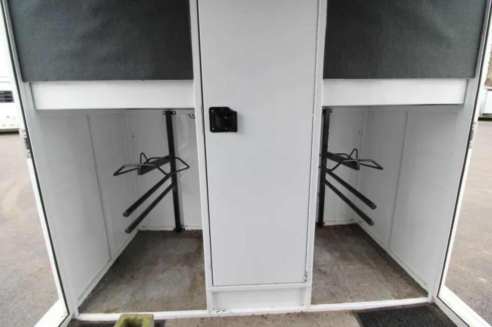 Used 2022 Trails West Royale SxST Warmblood 2 Horse Straight Load Trailer