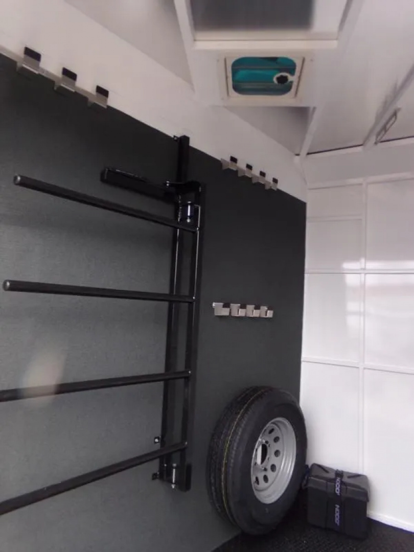 New 2026 Sierra II 2 Horse Bumper Pull Trailer-Extra Tall-Slant Load-Extruded Aluminum Exterior-Drop Down Feed Windows-Water Tank