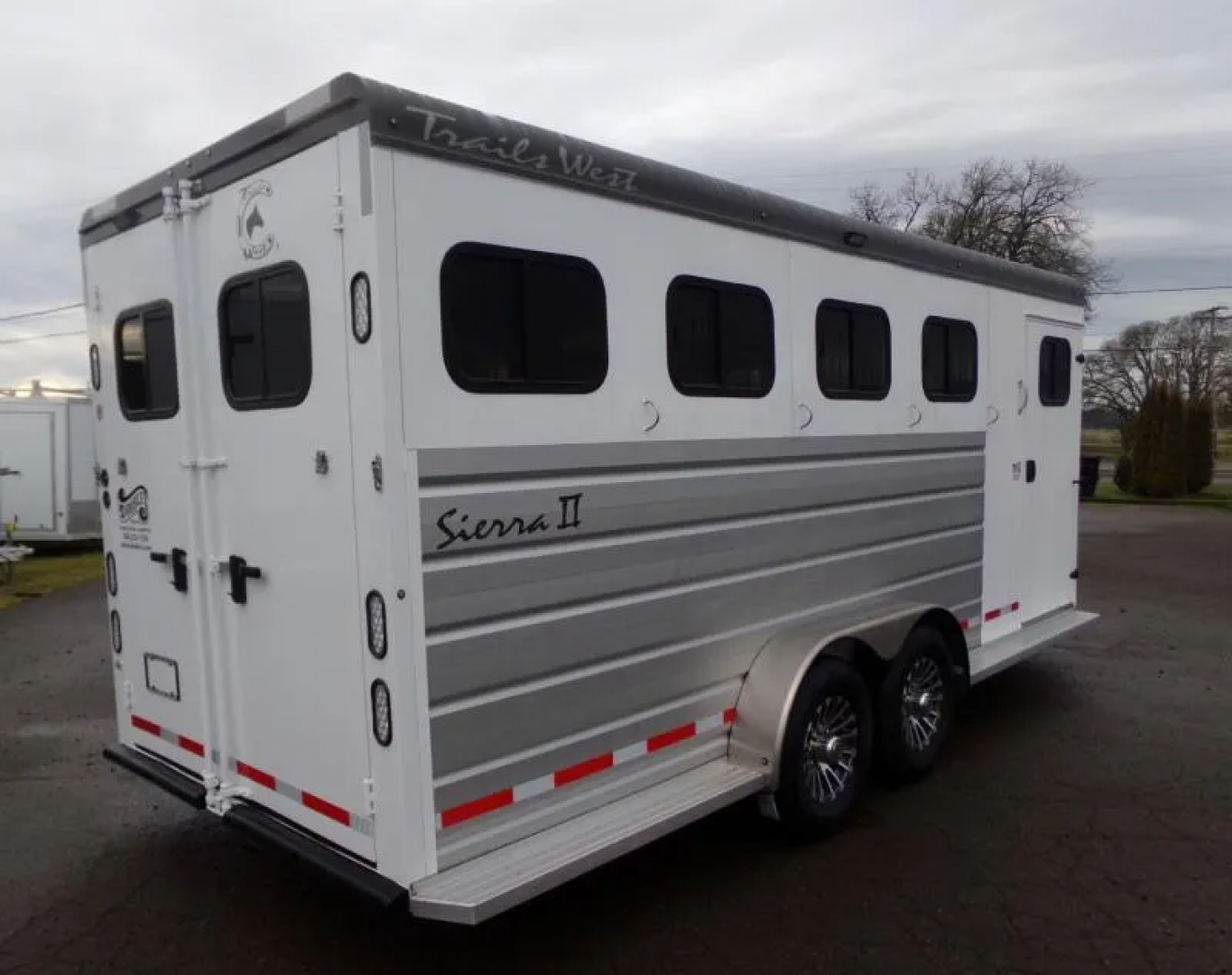 New 2026 Trails West Sierra II 4-Horse Bumper Trailer-Warmbood Height 7'5"-Rubber Mats in Tack Room-Stud Divider-Side Escape Door