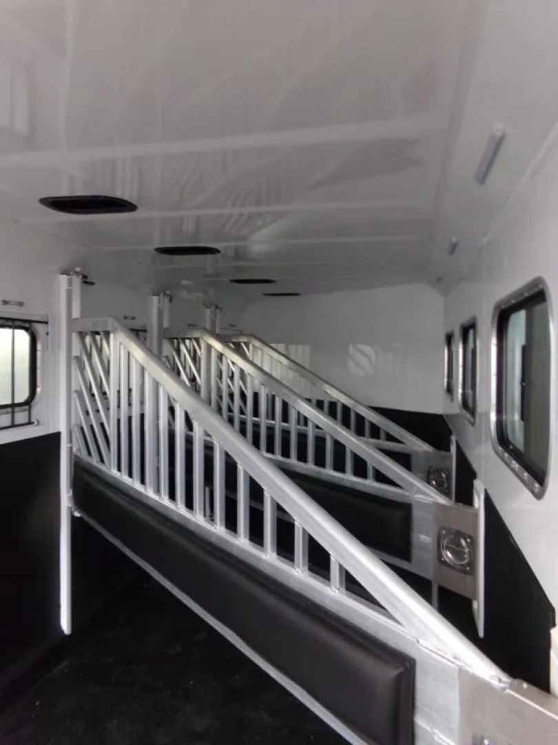 New 2026 Trails West Sierra II 4-Horse Bumper Trailer-Warmbood Height 7'5"-Rubber Mats in Tack Room-Stud Divider-Side Escape Door