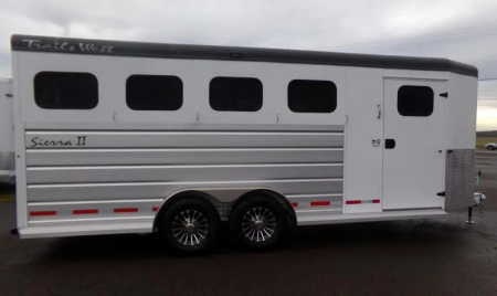 New 2026 Trails West Sierra II 4-Horse Bumper Trailer-Warmbood Height 7'5"-Rubber Mats in Tack Room-Stud Divider-Side Escape Door