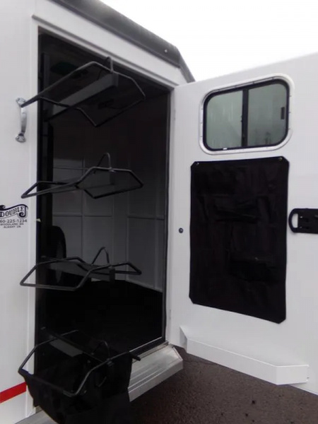 New 2026 Trails West Sierra II 4-Horse Bumper Trailer-Warmbood Height 7'5"-Rubber Mats in Tack Room-Stud Divider-Side Escape Door