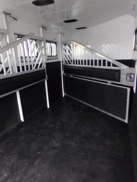 New 2026 Trails West Sierra II 4-Horse Bumper Trailer-Warmbood Height 7'5"-Rubber Mats in Tack Room-Stud Divider-Side Escape Door