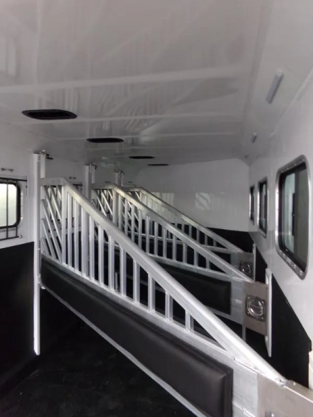 New 2026 Trails West Sierra II 4-Horse Bumper Trailer-Warmbood Height 7'5"-Rubber Mats in Tack Room-Stud Divider-Side Escape Door