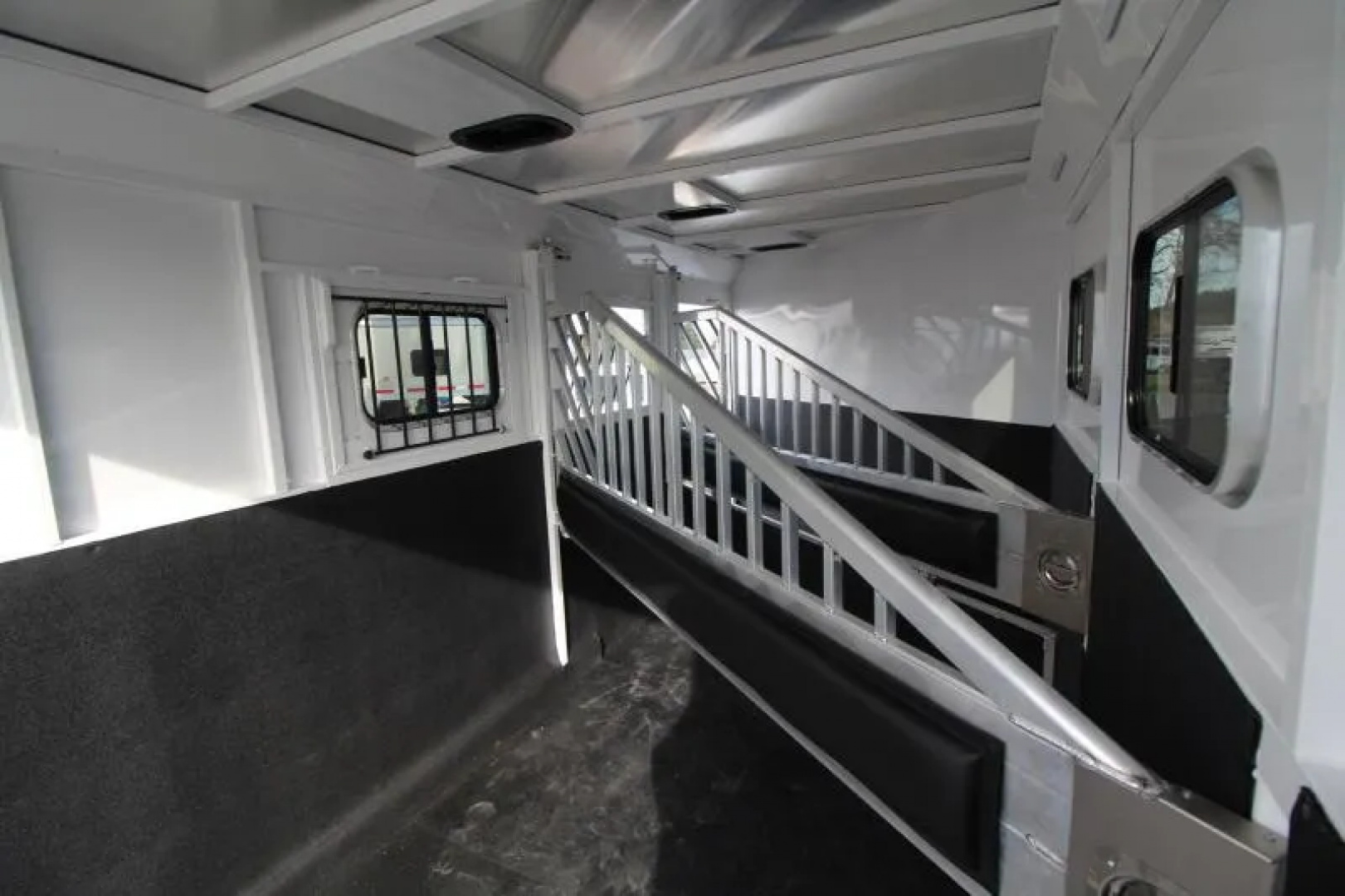 New 2026 Trails West Classic Warmblood 3 Horse Gooseneck Trailer w/ Side tack & Escape Door