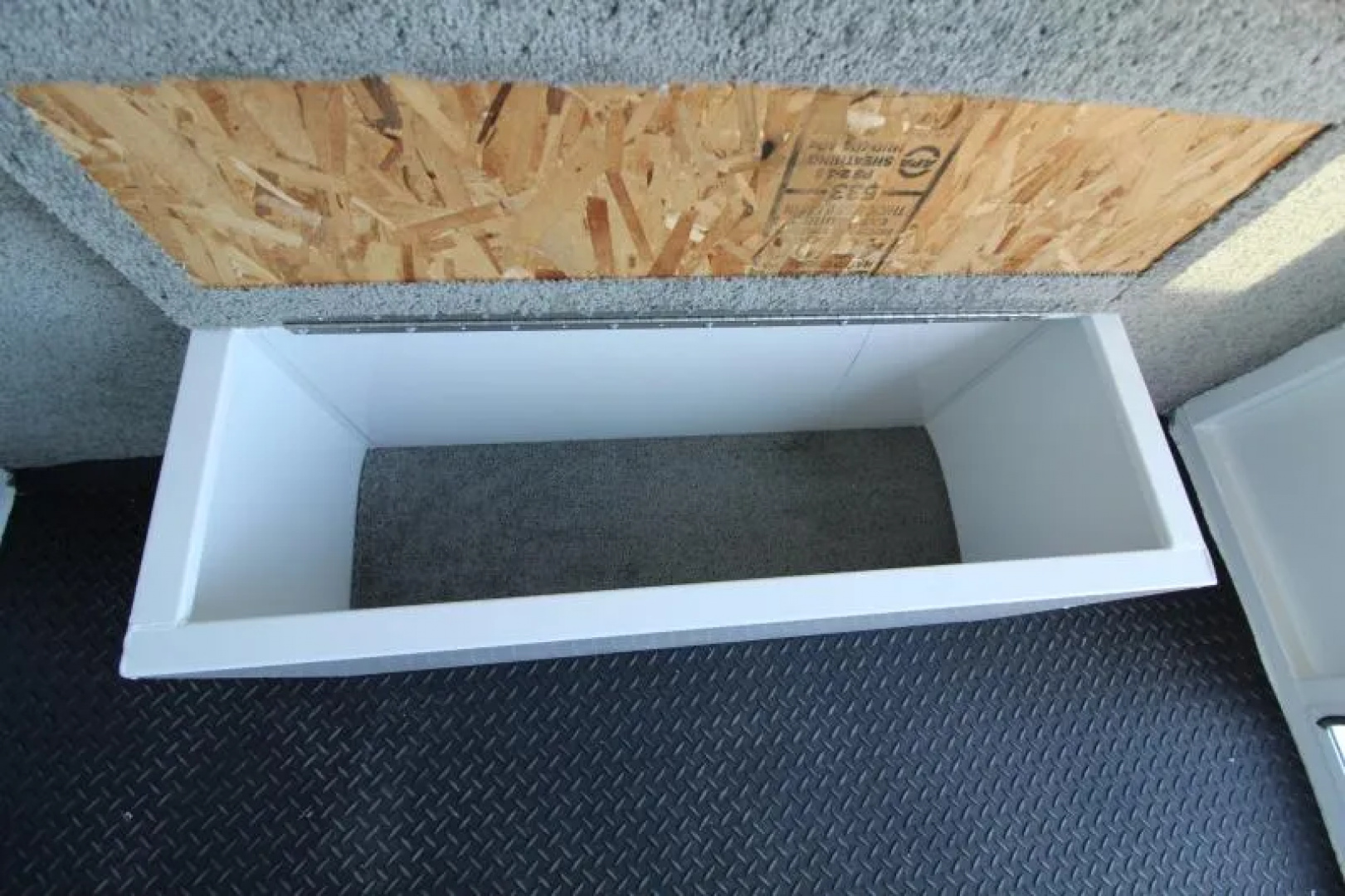 New 2026 Trails West Classic Warmblood 3 Horse Gooseneck Trailer w/ Side tack & Escape Door