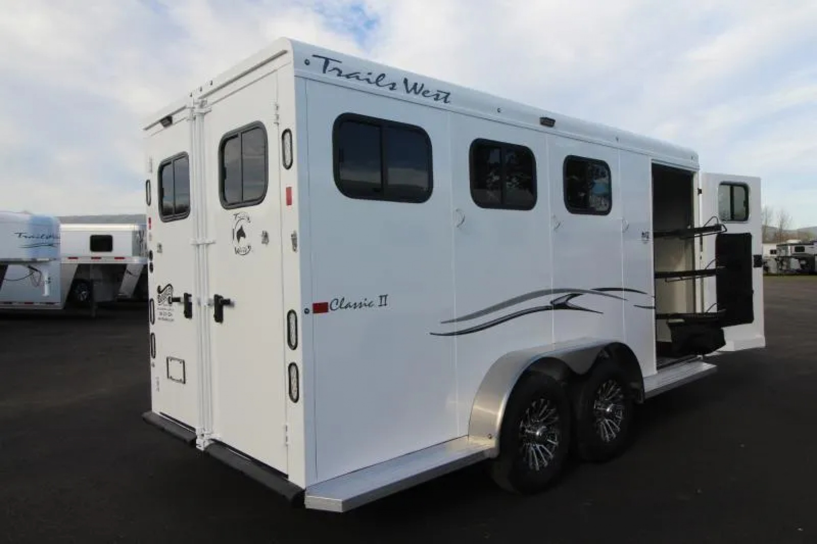 New 2026 Trails West Classic II 3 Horse Trailer - Nice Tack Room!