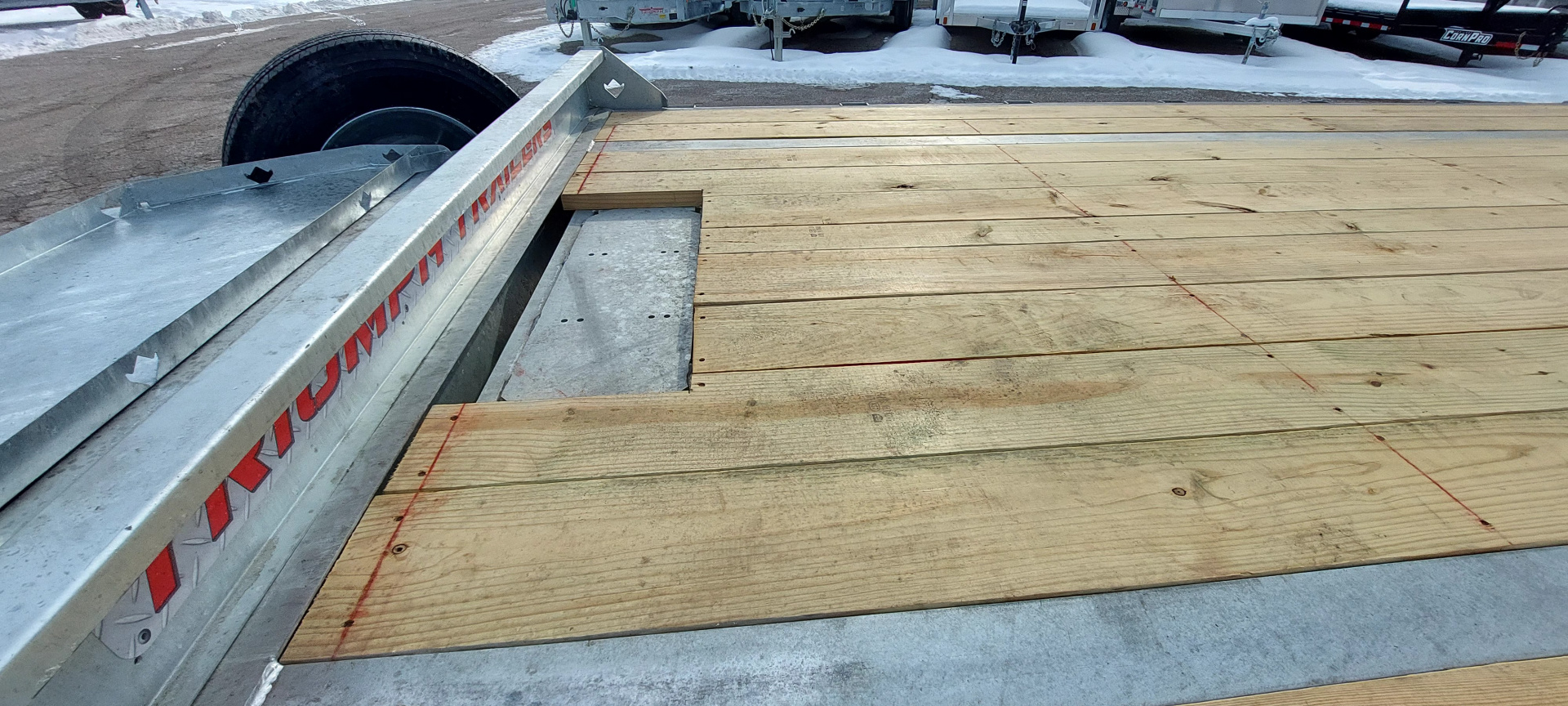 New 102X20+5 GALVANZED EQUIPMENT 8K AXLES HYDRAULIC JACKS WINCH TRACK TRIUMPH 2026