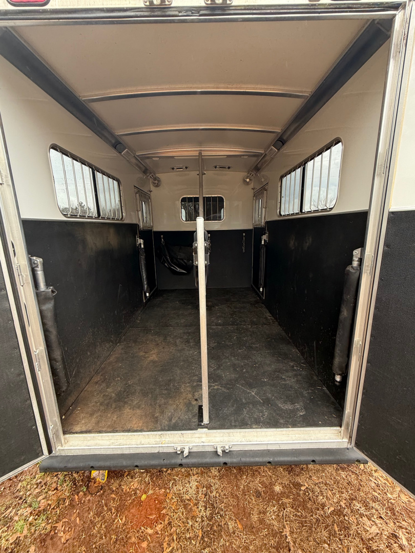 Consignment 2018 Cimarron Trailers Norstar NS2BT XL Horse Trailer
