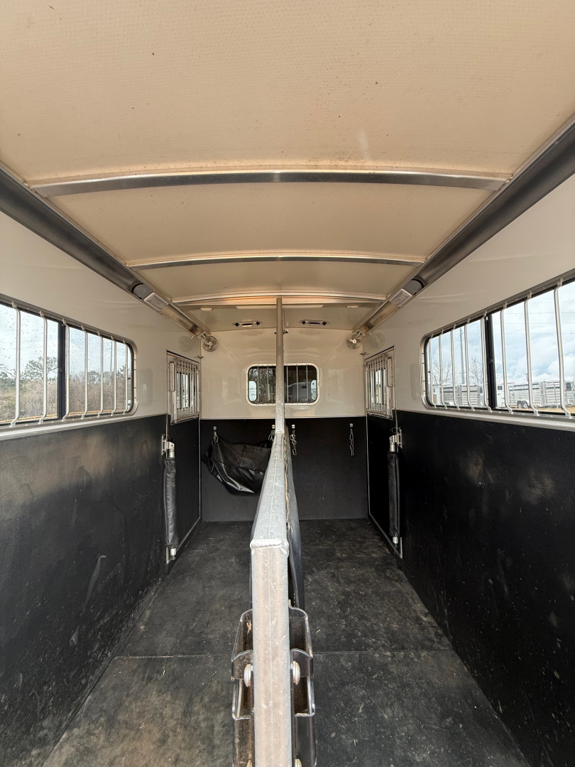 Consignment 2018 Cimarron Trailers Norstar NS2BT XL Horse Trailer