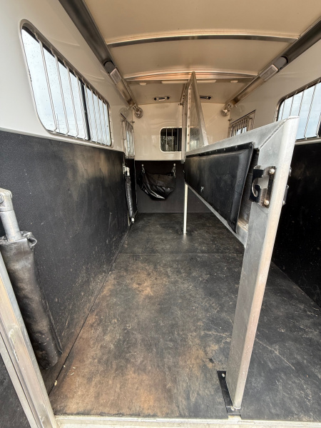 Consignment 2018 Cimarron Trailers Norstar NS2BT XL Horse Trailer
