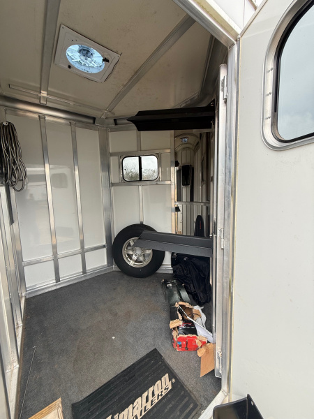 Consignment 2018 Cimarron Trailers Norstar NS2BT XL Horse Trailer