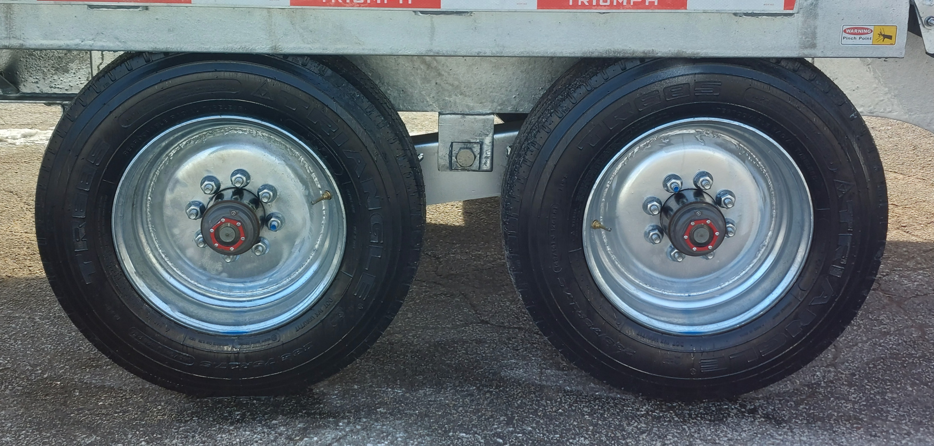 New 102X22+10' HYDRAULIC BEAVERTAIL DECKOVER GALVANIZED 12K AXLES HYDRAULIC JACKS TRIUMPH