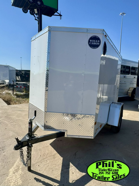 New 5x8 + V Nose Wells Cargo Fast Trac DELUX Cargo / Enclosed Trailer 5'6'' INTERIOR
