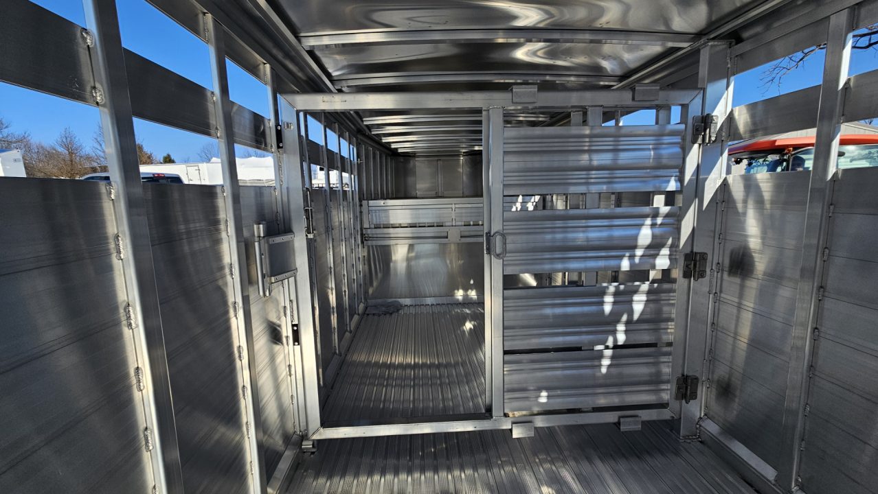 New 2026 Featherlite Trailers 8127 GN 7'0" X 24' X 6'6" BASE Stock / Stock Combo Trailer