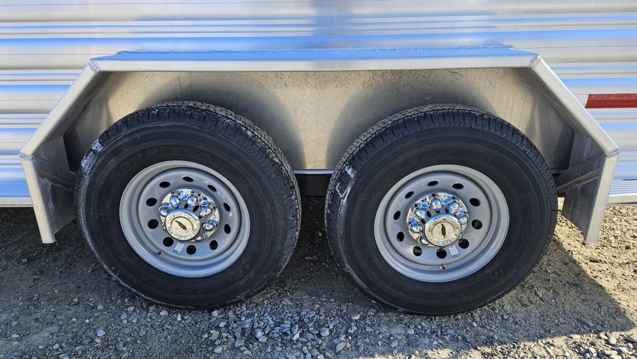 New 2026 Featherlite Trailers 8127 GN 7'0" X 24' X 6'6" BASE Stock / Stock Combo Trailer