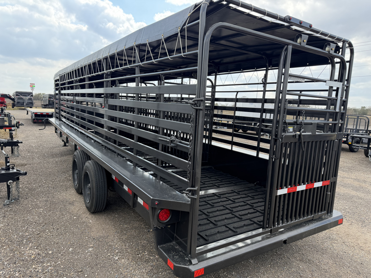 New 2026 Delco Trailers 6.8x28ft Gooseneck Livestock Stock Trailer