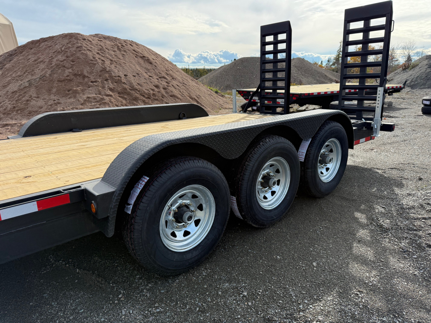 New 2026 Canada Trailers 22' , 21,000 Lb stand up ramps Equipment Trailer