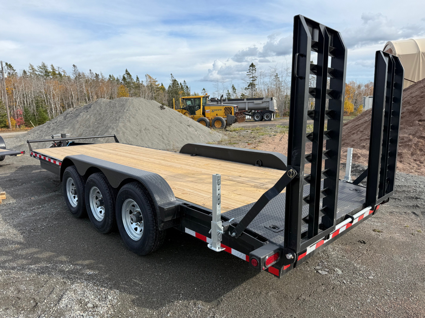 New 2026 Canada Trailers 22' , 21,000 Lb stand up ramps Equipment Trailer
