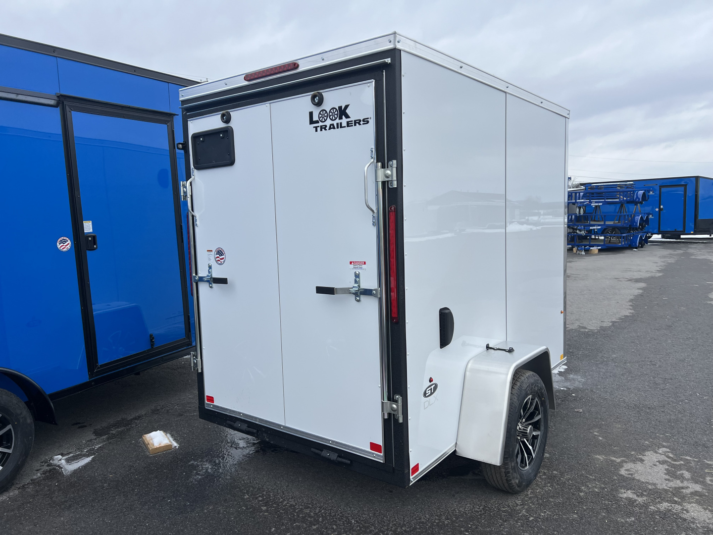 New 2026 Look Trailers 5X8 3K ST-DLX RAMP DOOR Cargo / Enclosed Trailer