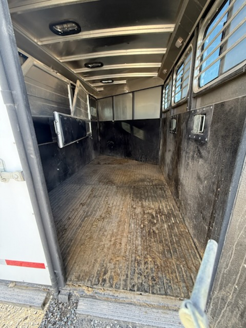Used 2022 Logan Coach Bullseye 3H GN Horse Trailer