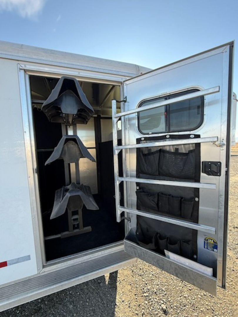 Used 2022 Logan Coach Bullseye 3H GN Horse Trailer