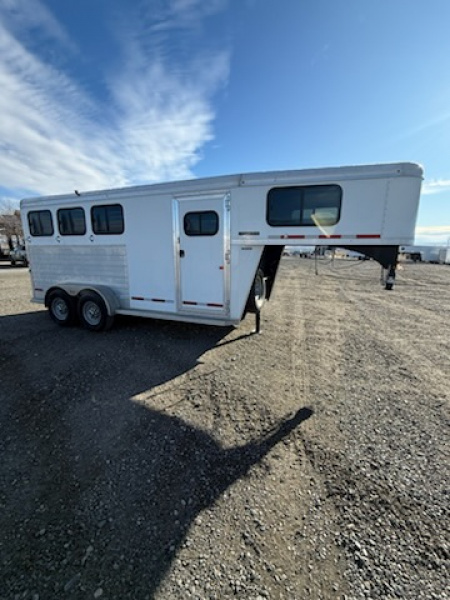 Used 2022 Logan Coach Bullseye 3H GN Horse Trailer